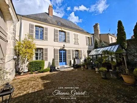 propriété d’exception xviiiᵉ – 265 m² – 5 chambres – garage – cour – vue château – cœur...