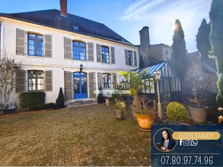 demeure du xviiiᵉ siècle – 5 chambres – cour intérieure – garage – a moins de 2h de paris