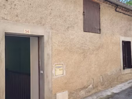 hameau calme de verdalle au pied de la montagne