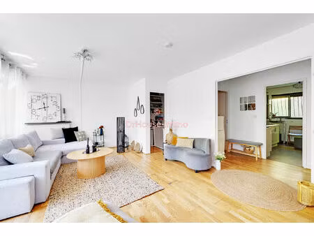 bel appartement familial traversant sur 2 niveaux le parc du belloy au mesnil-le-roi