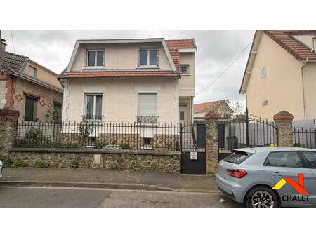 charmante maison familiale avec beaux volumes 6 pièce(s)- 4 chambre(s)- 120 m2