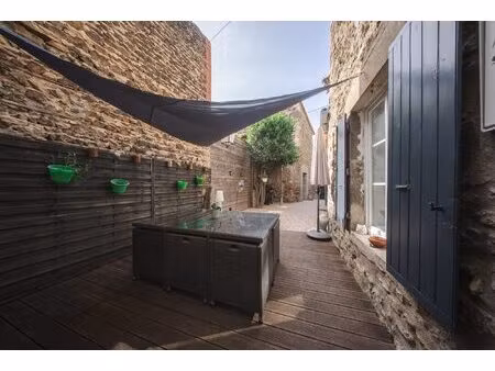 ? maison de caractère – tour médiévale  pierres apparente