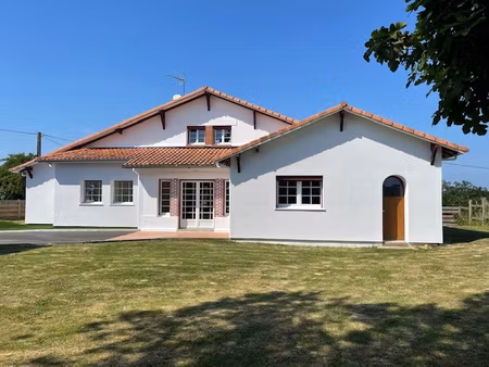 maison rénovée t5 sur terrain 800 m2 env. avec garage