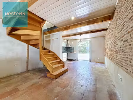 a vendre  maison de village de 90 m²   rénovée  2 chambres et combles aménagés  extérieur 