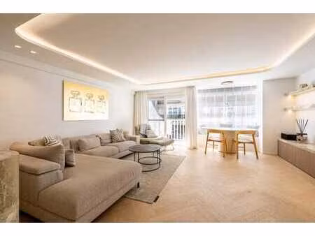 appartement élégant de 3 chambres avec vue latérale sur la m