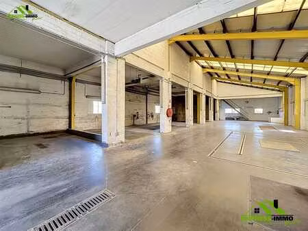 hangar/ entrepot de 720 m²