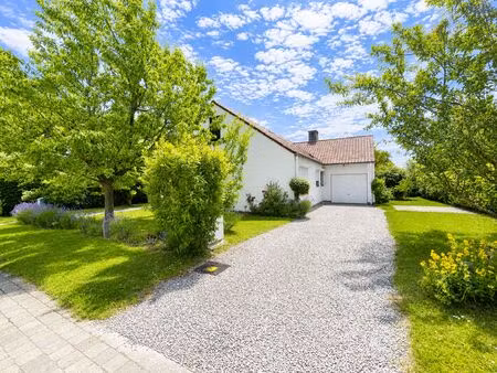 villa à vendre avec garage et terrasse   lasne (vbe38427)