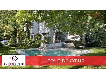 maison de caractère avec jardin et piscine