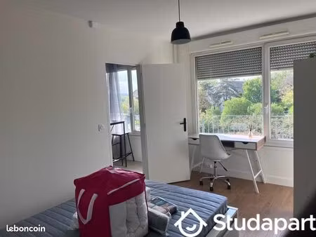chambre 1 pièce 11 m²