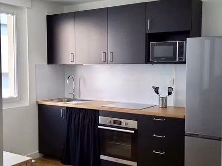 très beau studio meublé  rénové et entièrement équipé