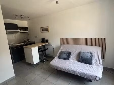 beau studio rénové et meublé