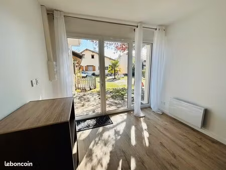 studio neuf avec terrasse - parking - 50m du tram b