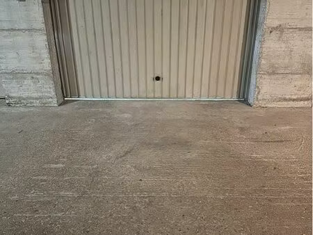 location garage fermé – ferney-voltaire centre – 165 /mois