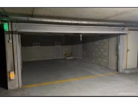box double fermé dans un parking fermé
