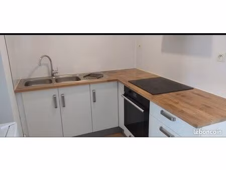 loue à l'année appartement t2 cléder centre