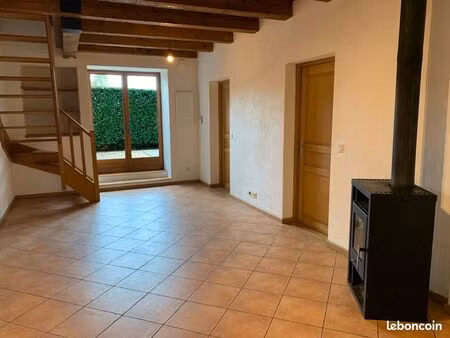 appartement f3/4 rez-de-chaussée avec jardinet 66m2