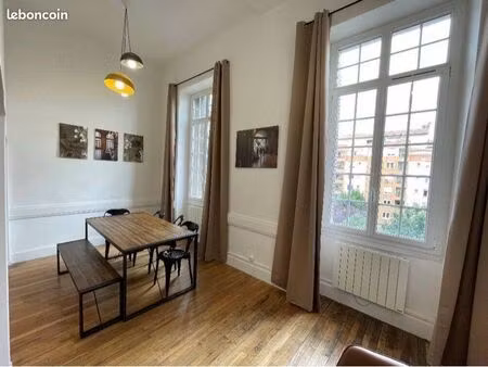 t3 duplex meublé de 63 m² – lyon confluence idéalement situé rue smith  au cœur d’un quart