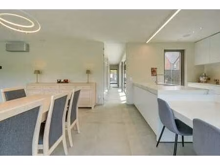 maison de plain-pied luxueuse avec 3 chambres