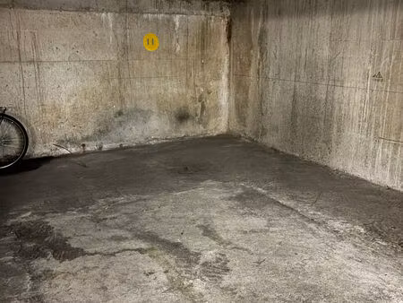 parking / box paris 20 m2