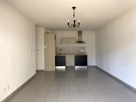 à vendre appartement t3 de plain-pied avec terrasse  parking privatif et climatisation