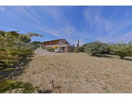 rare - maison avec sous-sol complet sur terrain clos de 9 000 m²