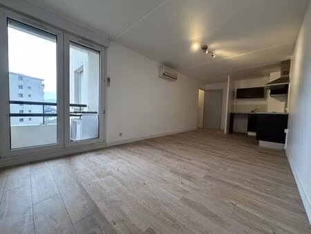 t2 de 40m2 proche de la gare de chambéry