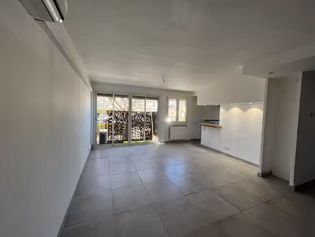 appartement 3p  63 m2 avec balcon et parking