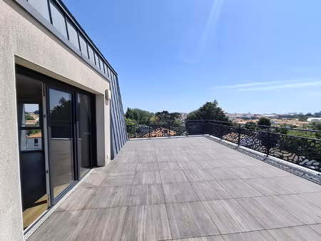 t2 comme neuf bien placé avec terrasse panoramique