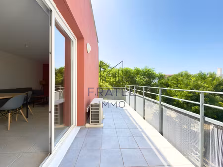 coup de coeur t3 avec terrasse et place de parking pmr ova