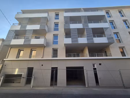local commerciale 206.79m2 en rez de chaussée d'une résidenc
