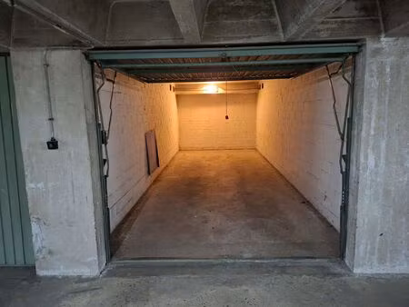 garage à louer à woluwe-saint-lambert (vbe38788)