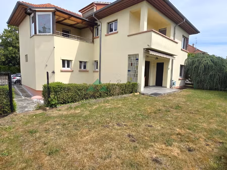 f6 de 149m2 dans une maison individuelle