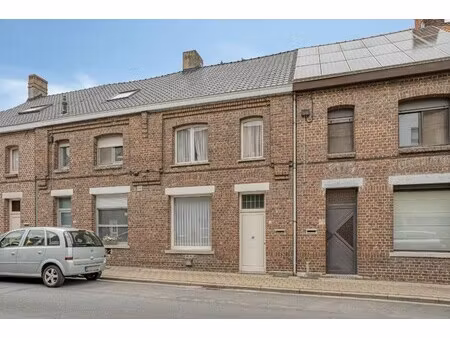 karaktervolle renovatiewoning in izegem met veel potentieel!