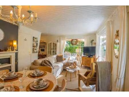 charmante chalet in eigen bezit op een toplocatie in zute...