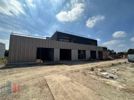 nieuwbouw kmo-unit van 360 m² met 150 m² kantoorruimte te...