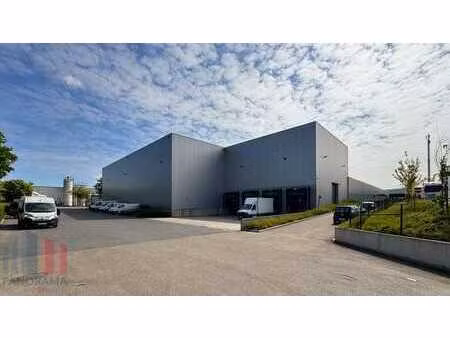 site logistique de 7.267 m² à louer près de bruxelles ave...