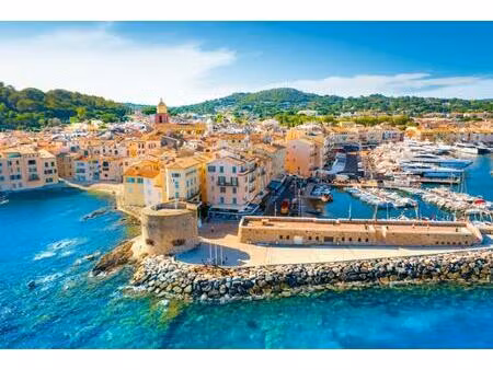 au coeur de saint-tropez  83990  appart t5   dernier étage  de 171 66 m2  terrasse de plus