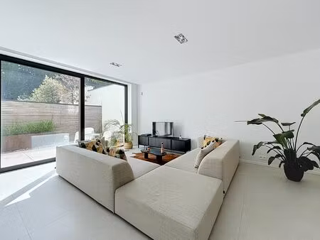 rez-de-chaussée à louer avec terrasse et 1 chambre   ixelles (vbe38800)
