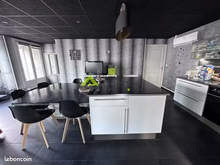 immeuble 145 m² auzances