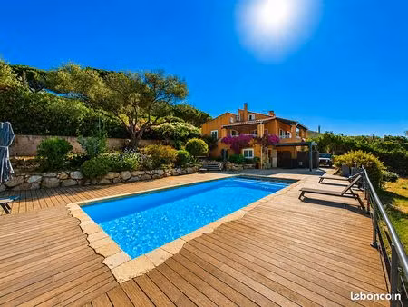 villa 8 pièces 236 m²