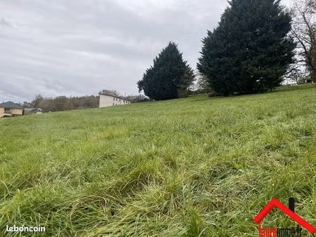terrain 1622 m² objat