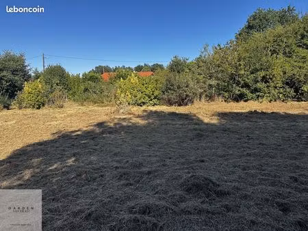 terrain 670 m² saïx