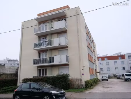 f2 dijon quartier facs parking privé