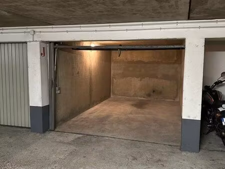 box fermé sécurisé 15 m² à louer – courbevoie / bécon-les-bruyères