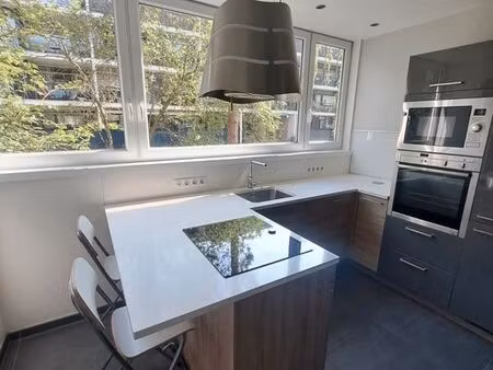 a louer - lille - appartement 3 chambres rénové de 93m2 avec balcon  garage fermé