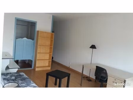 studio meublé en arrière-cour – calme  lumineux et sécurisé