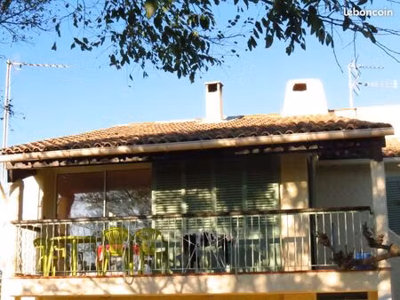 appartement dans villa avec jardin