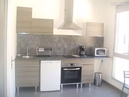location studio meublé
