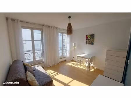 abbesses  studio meublé avec lave-linge et ascenseur