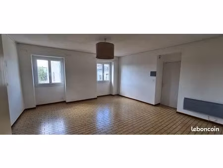 location t3 de 65 m2 centre de saint just d'ardeche